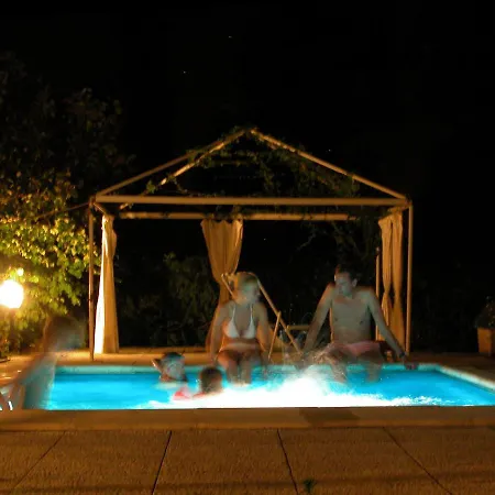 Monterosa Con Piscina Couette-café